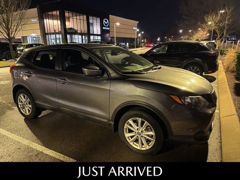 Used 2019 Nissan Rogue Sport S w/ Appearance Package image 2