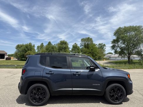 Used 2023 Jeep Renegade Limited AWD/4WD image 2
