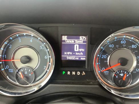 Used 2015 Chrysler Town & Country Touring image 22