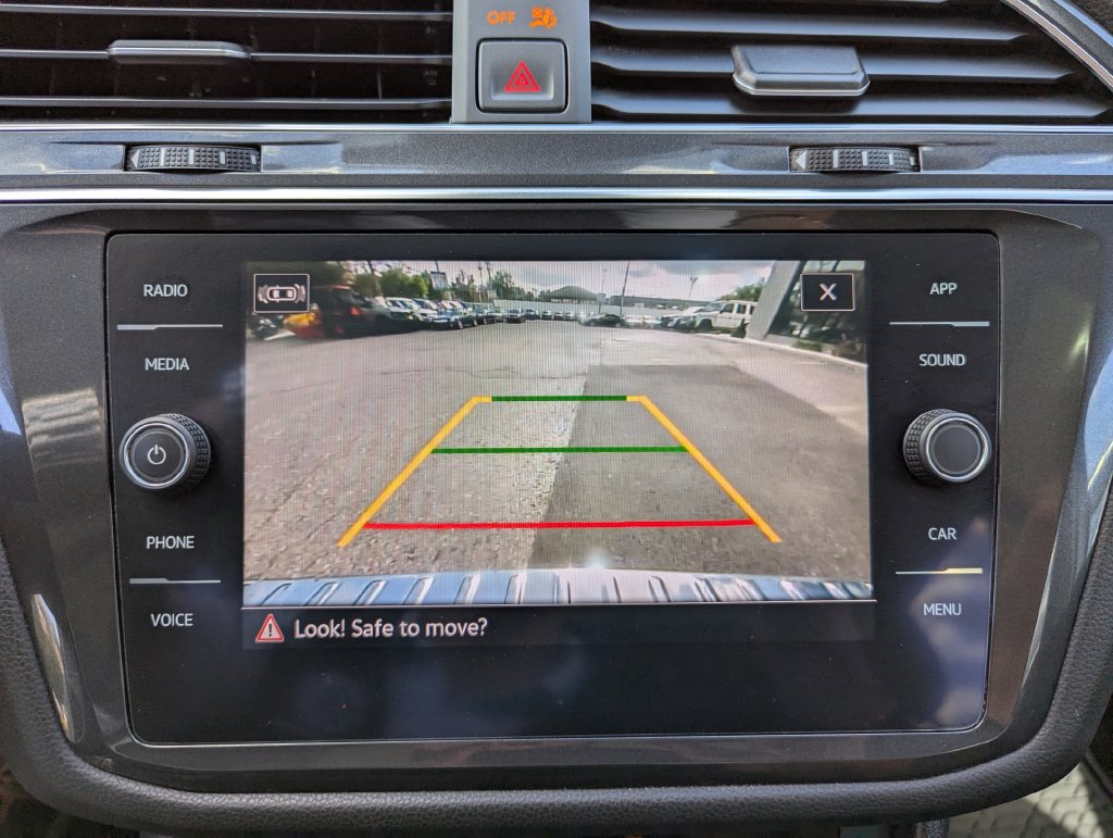 Used 2022 Volkswagen Tiguan SE w/ Panoramic Sunroof Package AWD/4WD image 24