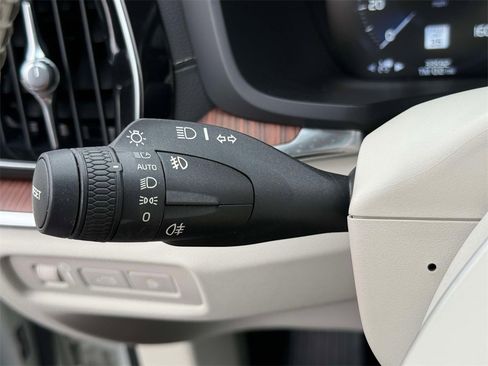 Used 2019 Volvo S60 T8 Inscription image 30