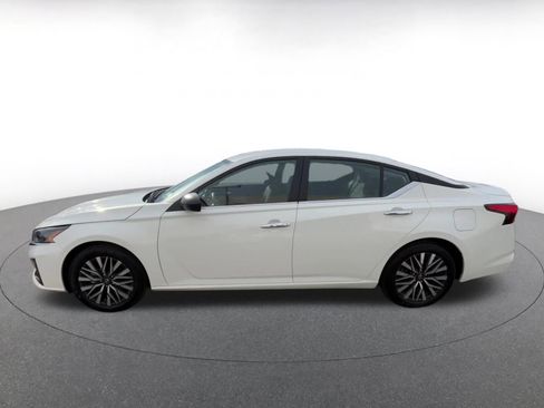 Used 2025 Nissan Altima 2.5 SV image 8