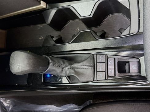 Used 2025 Toyota Camry LE w/ Convenience Package image 20