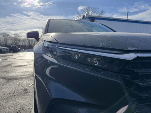 Used 2023 Honda CR-V EX image 9