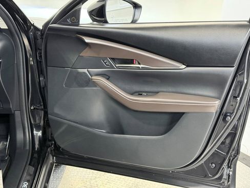 Used 2023 MAZDA CX-30 AWD 2.5 S w/ Premium Package image 16