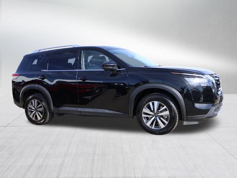 Used 2025 Nissan Pathfinder SL image 8