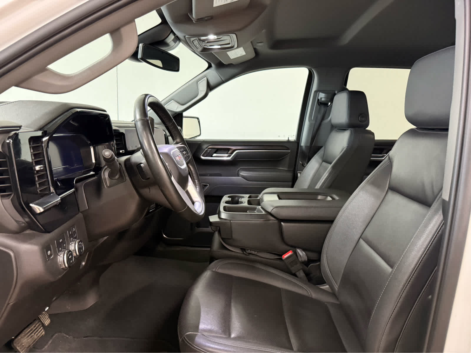 Used 2025 GMC Sierra 1500 SLT AWD/4WD image 13