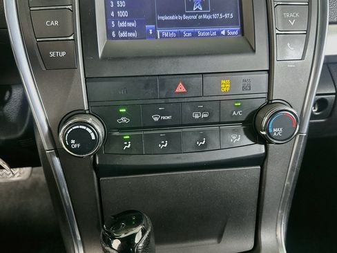 Used 2017 Toyota Camry SE FWD image 22