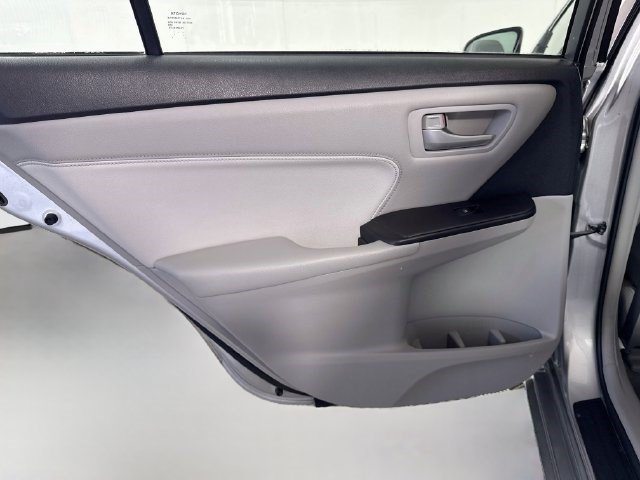 Used 2017 Toyota Camry XLE w/ Moonroof Package FWD image 25