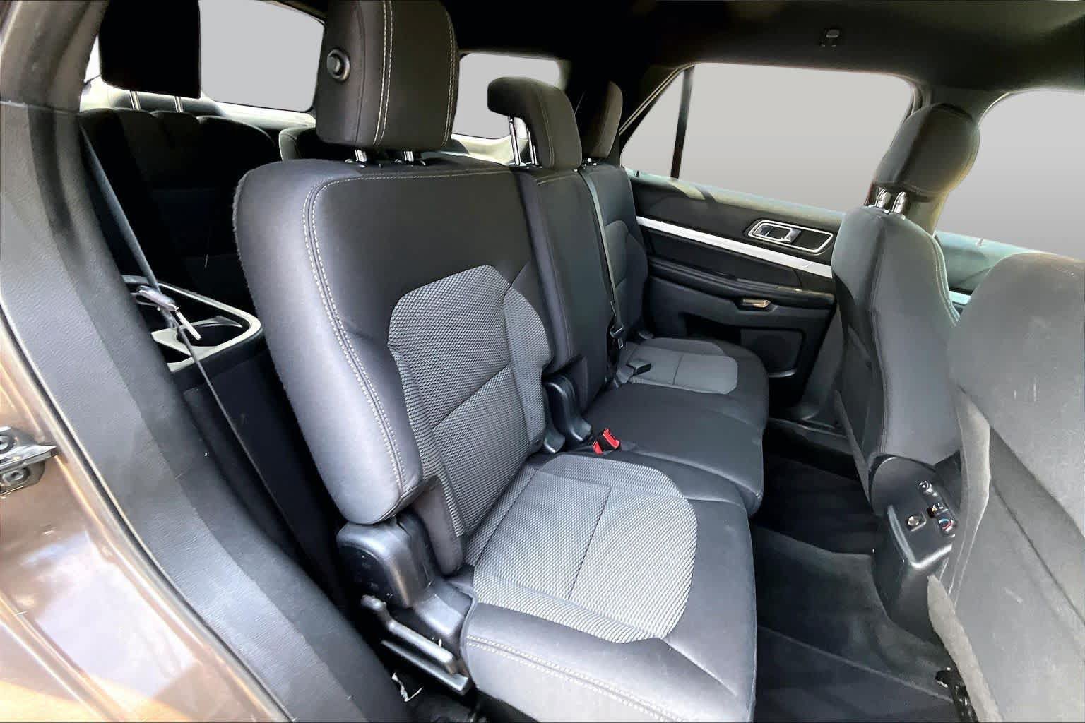 Used 2016 Ford Explorer XLT w/ Class II Trailer Tow Package FWD image 20