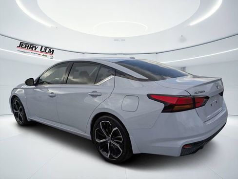 Used 2024 Nissan Altima 2.5 SR w/ SR Premium Package FWD image 5