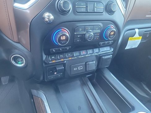 Used 2020 Chevrolet Silverado 1500 High Country w/ Technology Package image 23