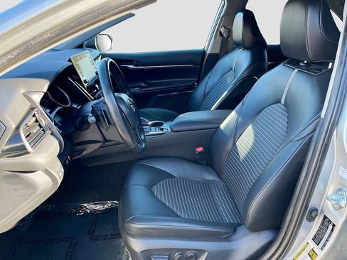 Used 2022 Toyota Camry SE w/ Carpet Mat Package (TMS) AWD/4WD image 19