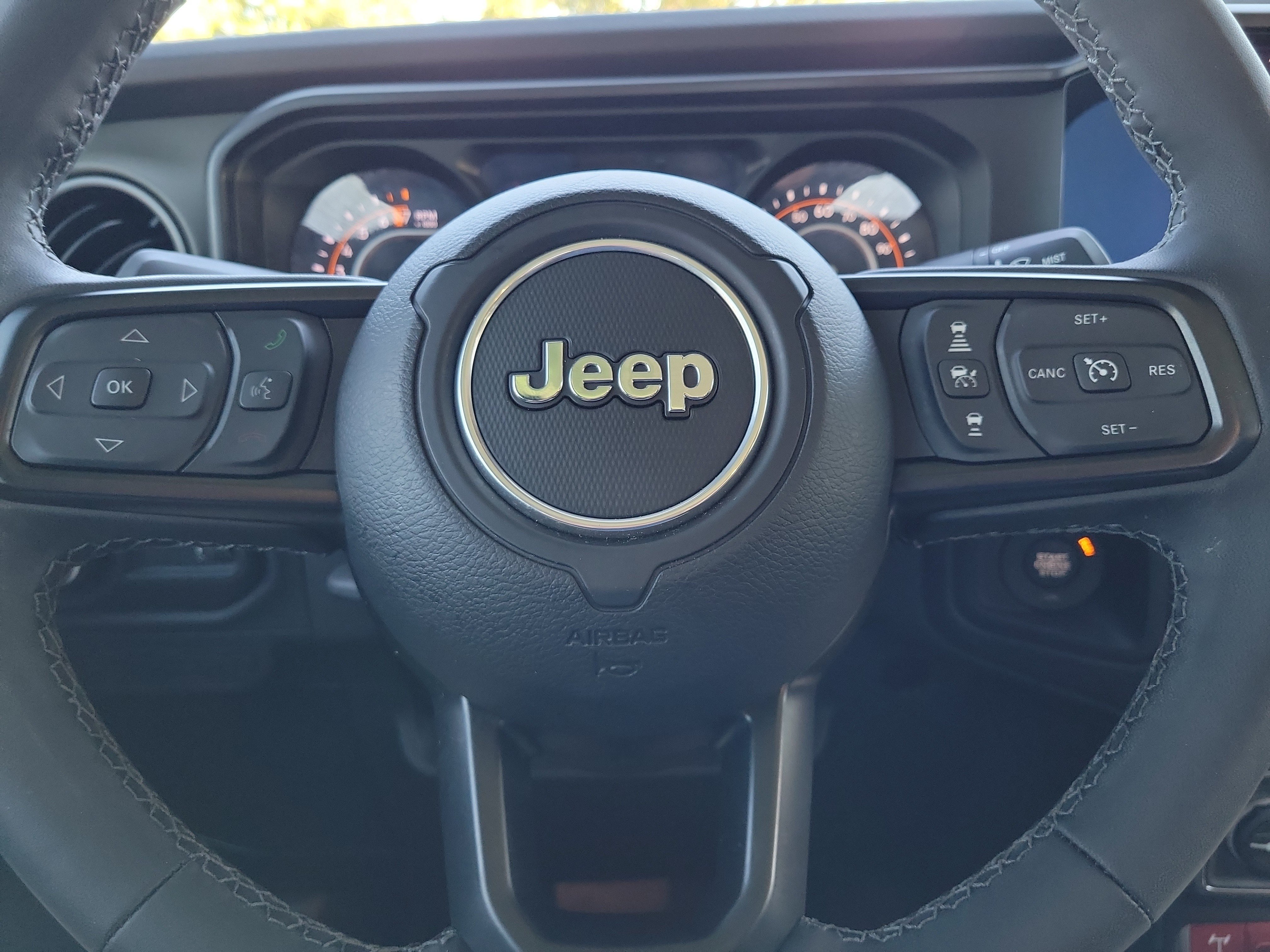 Used 2025 Jeep Gladiator Mojave w/ Safety Group AWD/4WD image 27