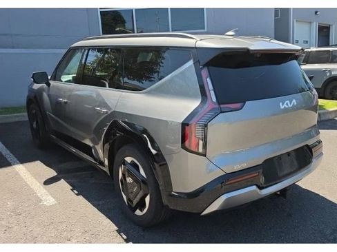 Used 2024 Kia EV9 Land AWD/4WD image 4
