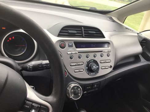 Used 2012 Honda Fit image 17