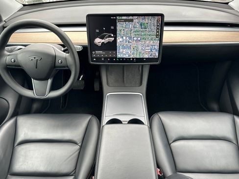 Used 2022 Tesla Model Y Long Range image 13