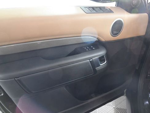 Used 2024 Land Rover Discovery Metropolitan Edition image 14