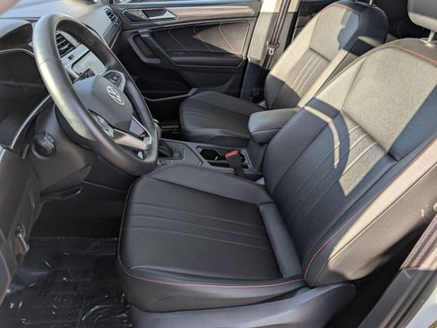 Used 2024 Volkswagen Tiguan SE image 5