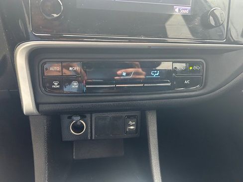 Used 2019 Toyota Corolla LE FWD image 19