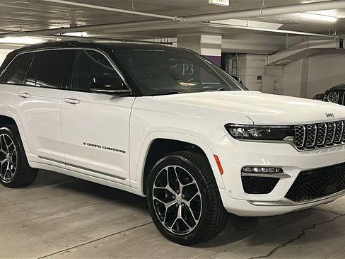 Used 2023 Jeep Grand Cherokee Summit AWD/4WD image 1