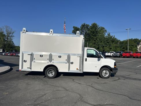 New 2026 GMC Savana 3500 w/ Power Convenience Package RWD image 12