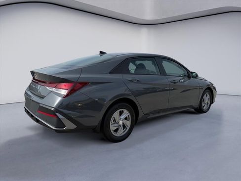 New 2026 Hyundai Elantra SE FWD image 5
