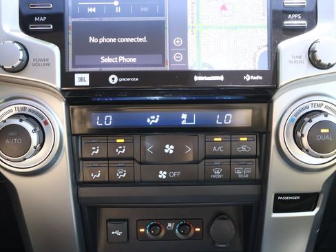 Used 2022 Toyota 4Runner Limited AWD/4WD image 18
