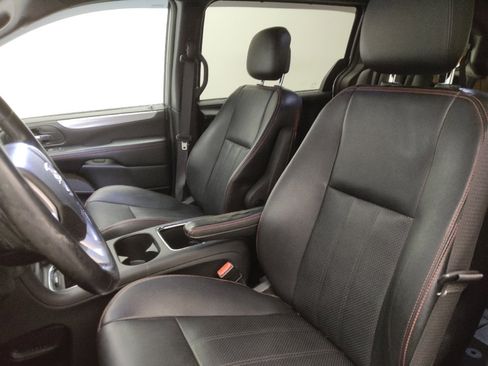 Used 2020 Dodge Grand Caravan GT image 17