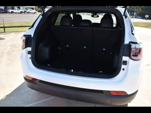 New 2025 Jeep Compass Latitude w/ Altitude Special Edition image 18