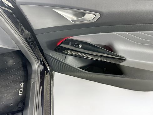 Used 2024 Volkswagen ID.4 S image 31