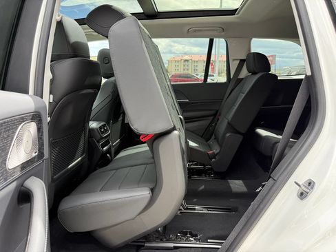 Used 2025 Mercedes-Benz GLS 450 4MATIC image 5