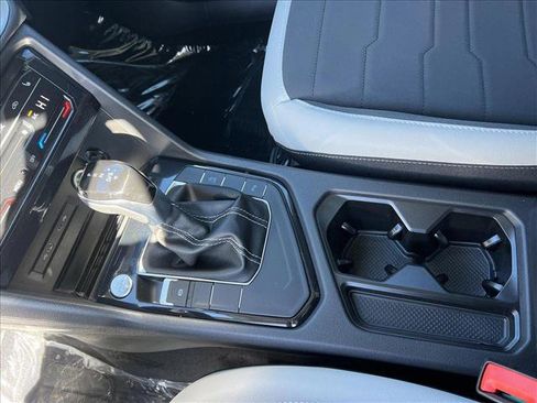 New 2025 Volkswagen Taos SE image 13