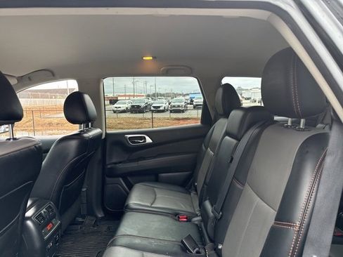 Used 2019 Nissan Pathfinder SL w/ Rock Creek Edition image 12