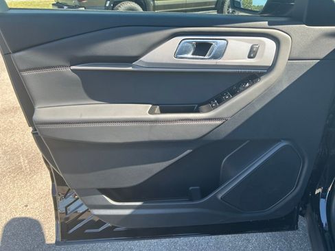 New 2025 Ford Explorer Active image 22
