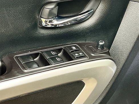 Used 2021 Nissan Titan SV w/ SV Convenience Package image 18