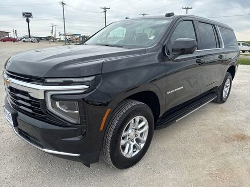 Used 2025 Chevrolet Suburban LS RWD image 1