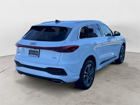 Used 2025 Audi Q5 Premium w/ Convenience Package image 7