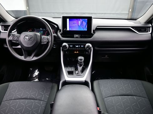 Used 2025 Toyota RAV4 XLE AWD/4WD image 17