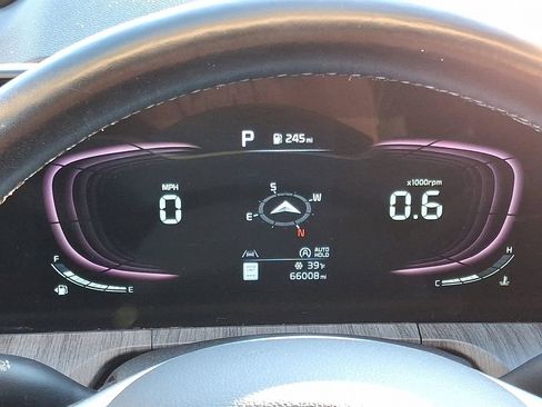 Used 2023 Kia Telluride EX w/ EX Captain's Chair Package image 26