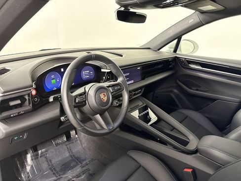 Certified 2025 Porsche Macan 4 Electric image 4