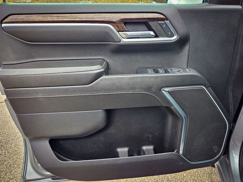 Certified 2024 GMC Sierra 1500 SLE w/ Preferred Package image 9