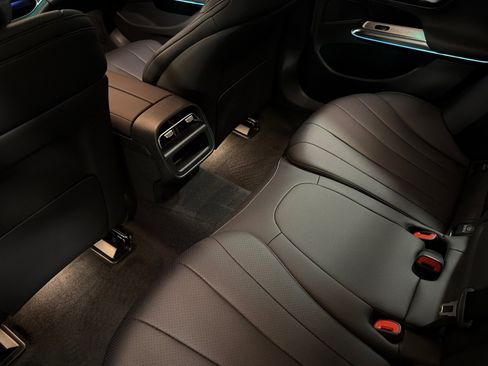New 2026 Mercedes-Benz E 450 4MATIC Sedan image 11