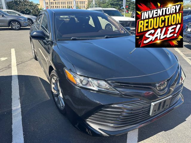 Used 2018 Toyota Camry LE FWD image 1