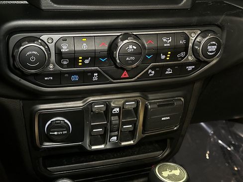 Used 2022 Jeep Wrangler Unlimited Sahara w/ Cold Weather Group image 29