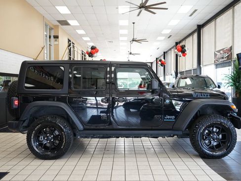 Used 2024 Jeep Wrangler Unlimited AWD/4WD image 17