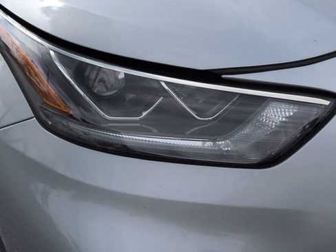 Certified 2023 Toyota Highlander Limited FWD image 10