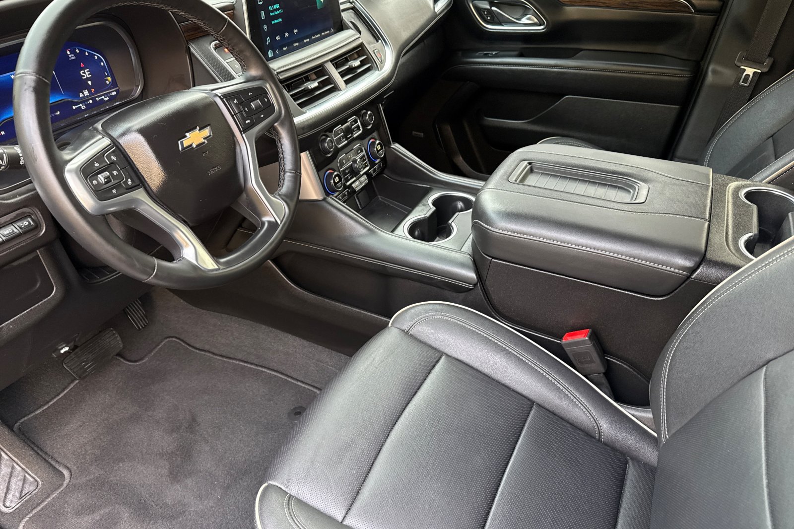 Used 2025 Chevrolet Tahoe Premier AWD/4WD image 11