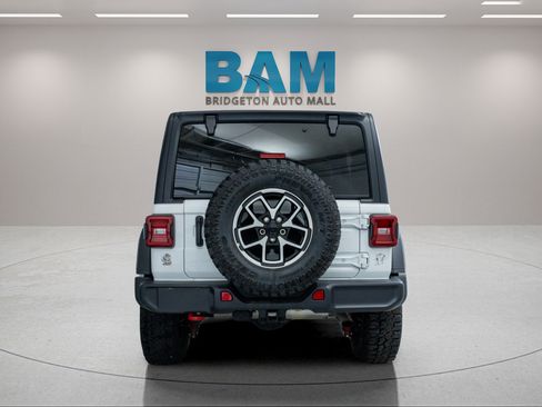 Used 2025 Jeep Wrangler Unlimited Rubicon AWD/4WD image 6
