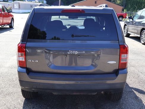 Used 2014 Jeep Patriot Latitude AWD/4WD image 7